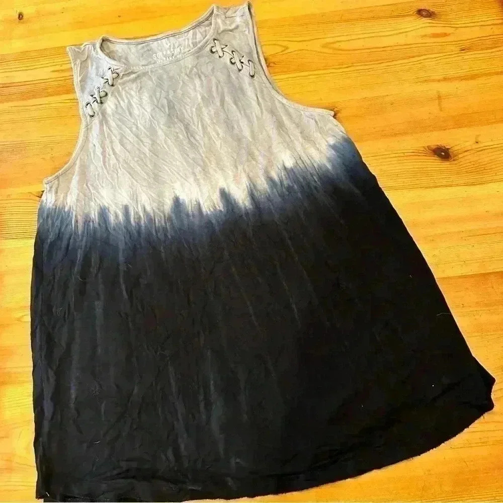SOFT & SEXY American Eagle outfitters women 
M AEO TANK Tie dye Oversized fit